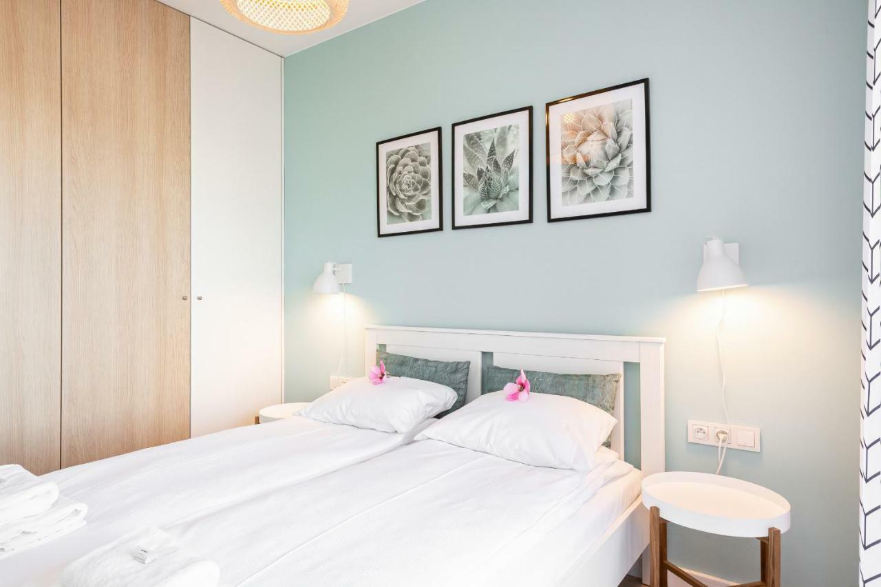 Apartment Walonska With Free Parking Wroclaw By Noclegi Renters ภายนอก รูปภาพ