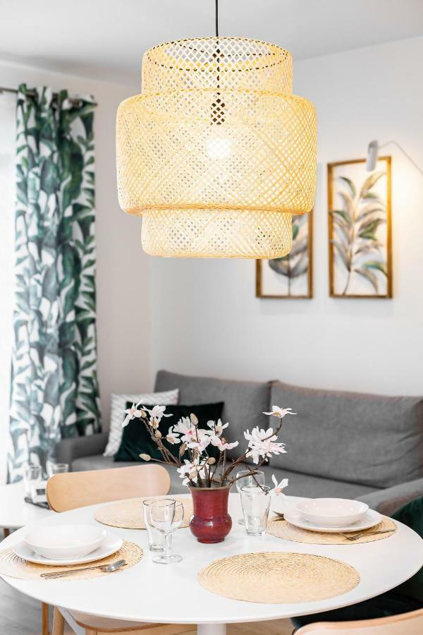 Apartment Walonska With Free Parking Wroclaw By Noclegi Renters ภายนอก รูปภาพ