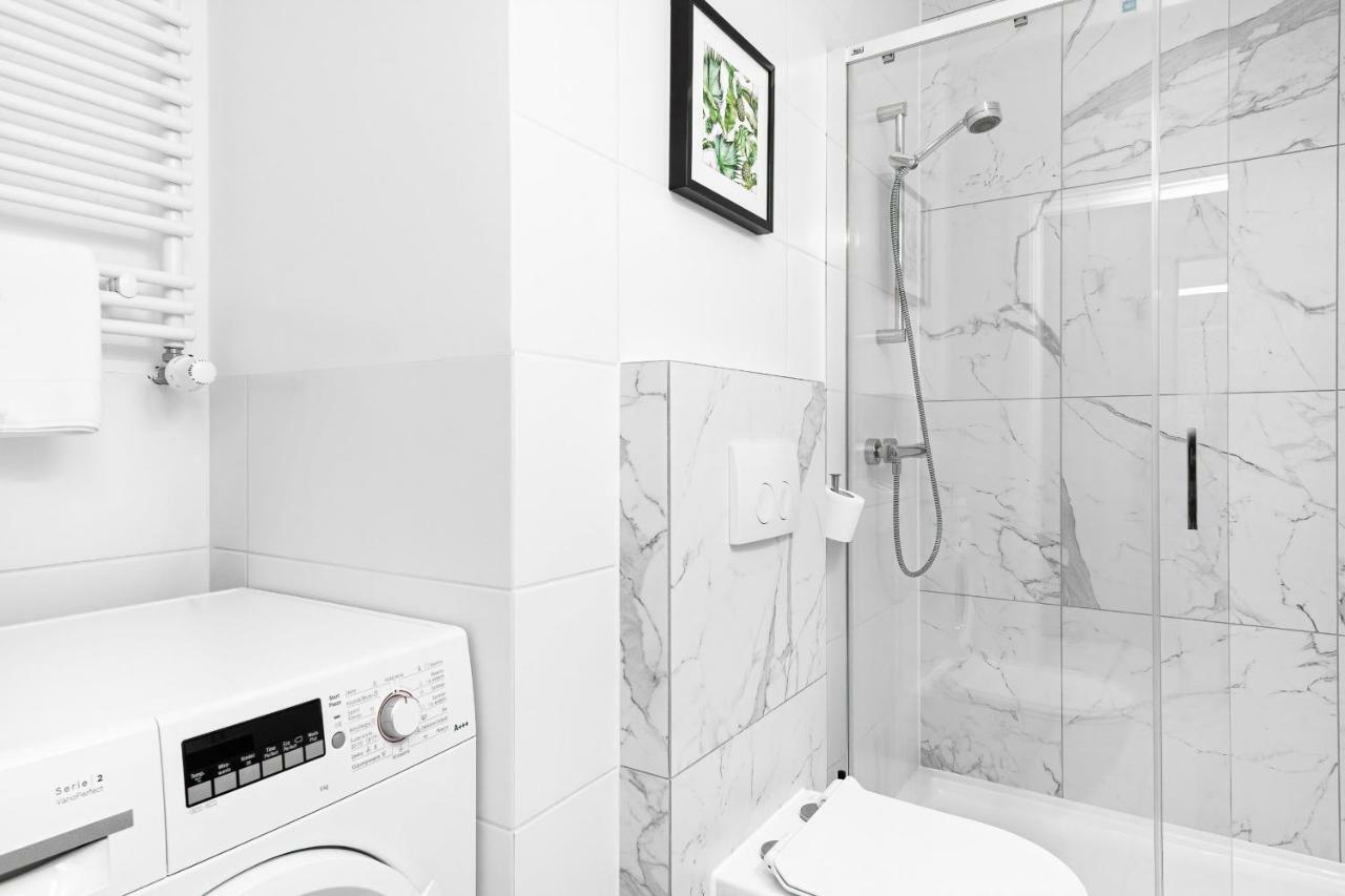 Apartment Walonska With Free Parking Wroclaw By Noclegi Renters ภายนอก รูปภาพ