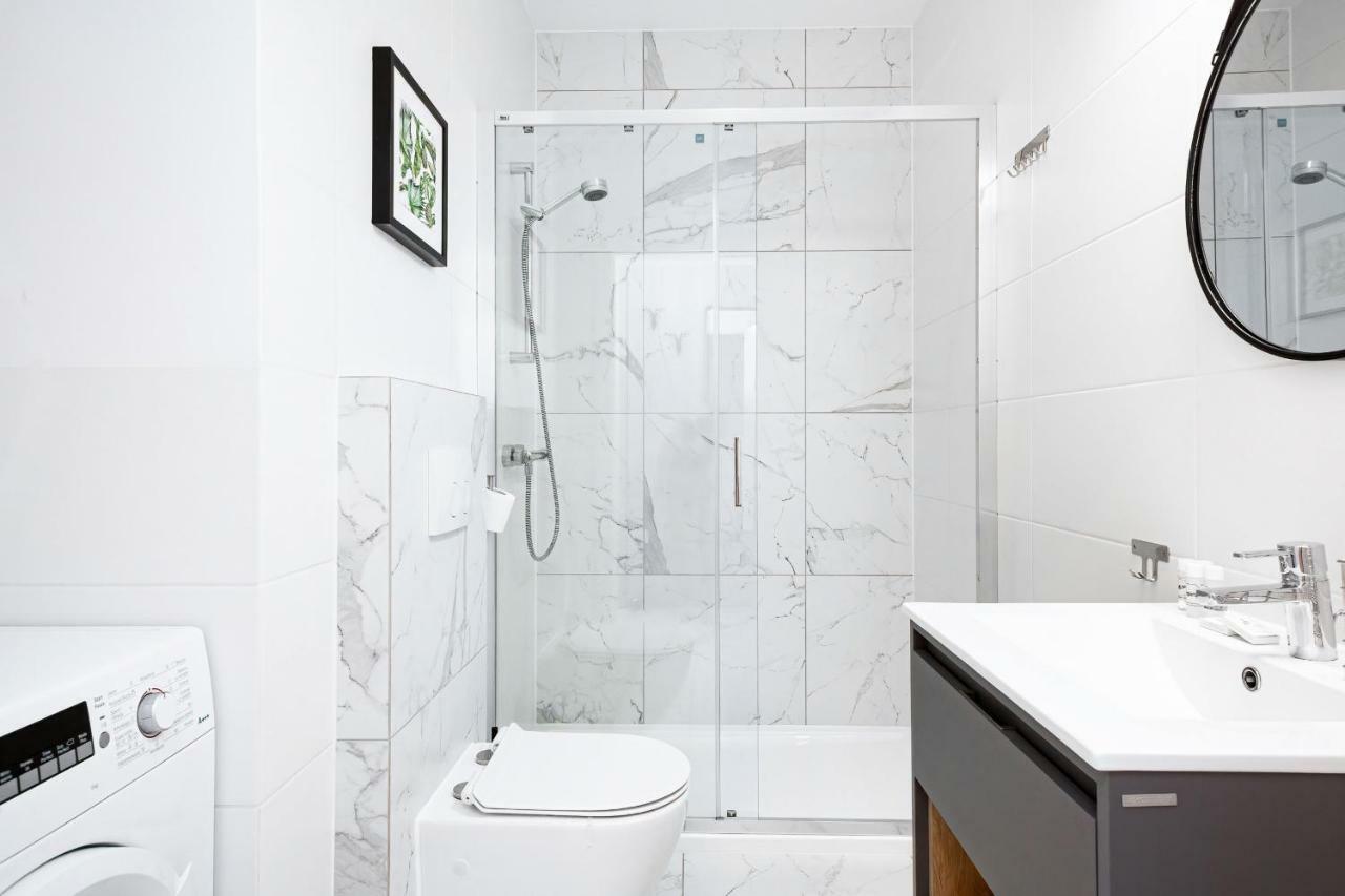 Apartment Walonska With Free Parking Wroclaw By Noclegi Renters ภายนอก รูปภาพ